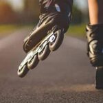 ROLLER SKATING GUIDE FOR BEGINNERS: Ultimate guide on roller skating for beginners, roller blade tricks, safety and what makes roller skates good for beginners Shawn Jackson