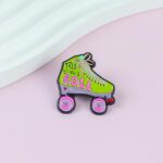 This Is How I Roll Roller Skates Enamel Pin, Funny Skating Brooch Pin, Gift For 80s Kids Skate Lover Nostalgia Fans, Roller Derby Pun Lapel Badge, Sassy Brooches, Retro 80s Aesthetic Decorative Jewelry Accessories For Bag Jacket Hat